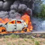 Fahrzeugbrand nach Frontalzusammenstoß