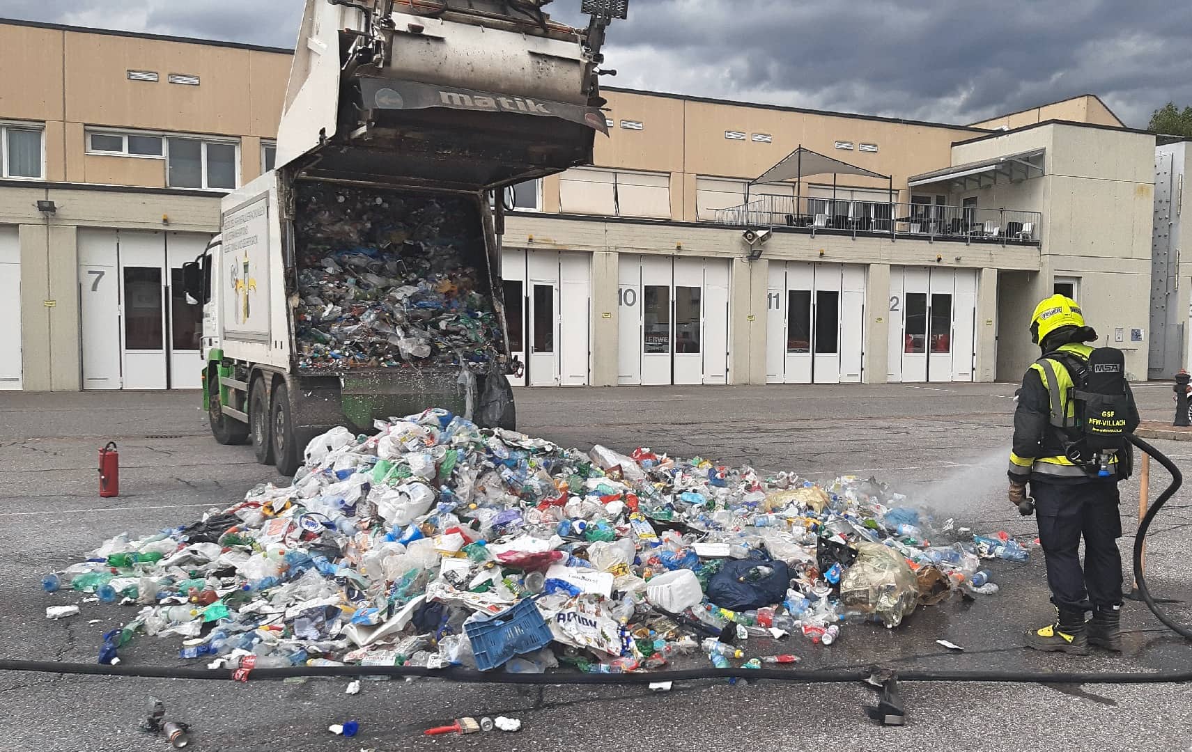 HFW Villach: Brand in Müllwagen