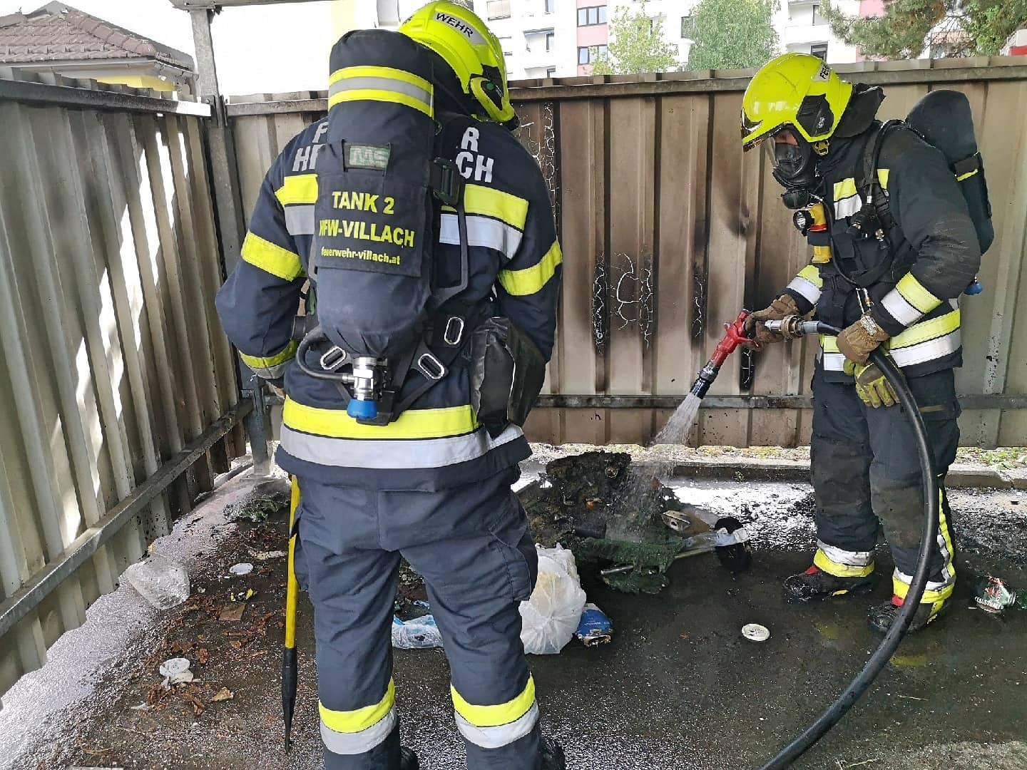 HFW Villach: Müllinselbrand und Brandmeldealarm