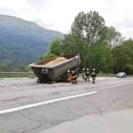 LKW verlor vollbeladenen Auflieger