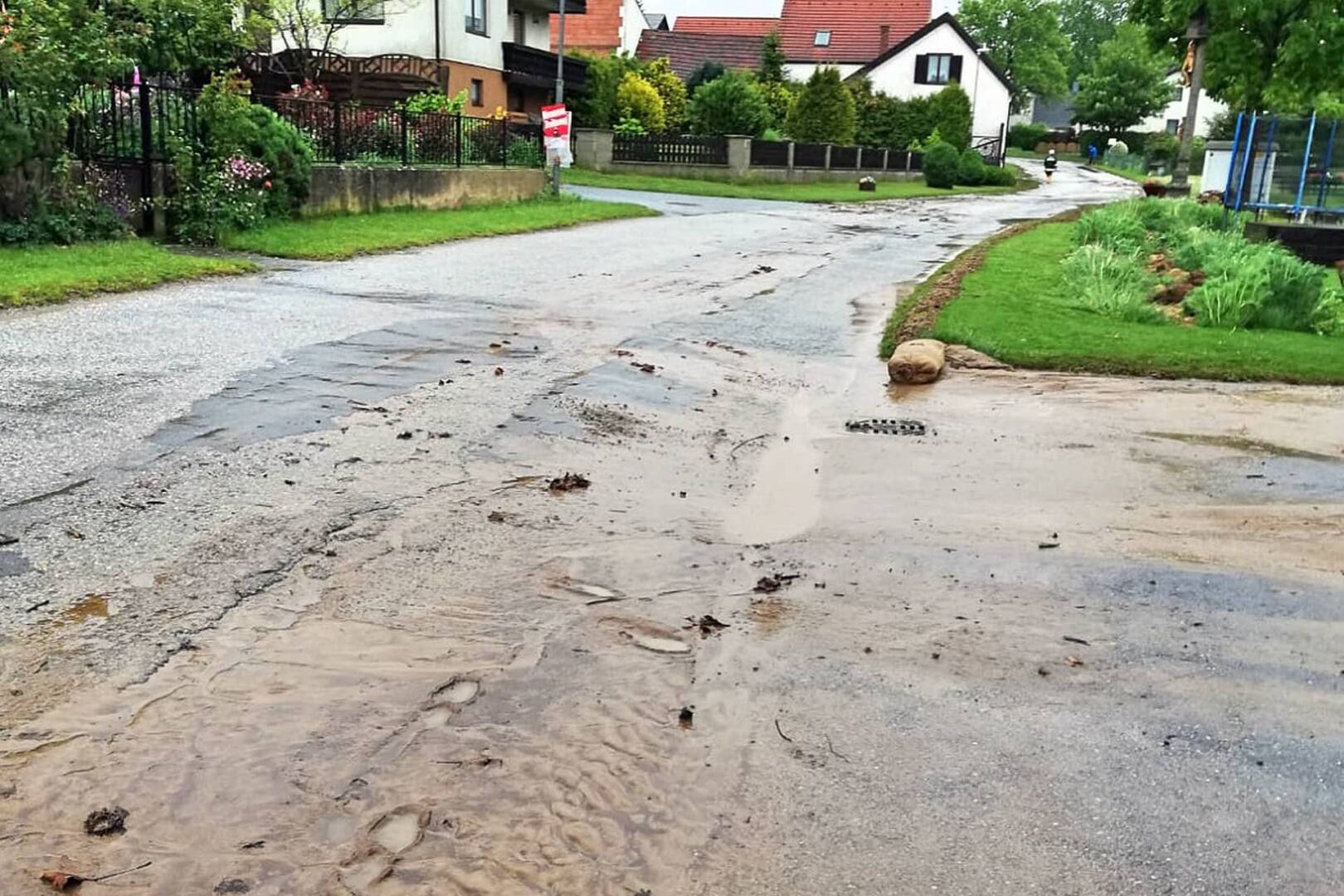 BFK Waidhofen/Thaya: Kaltfront sorgte für Unwettereinsätze
