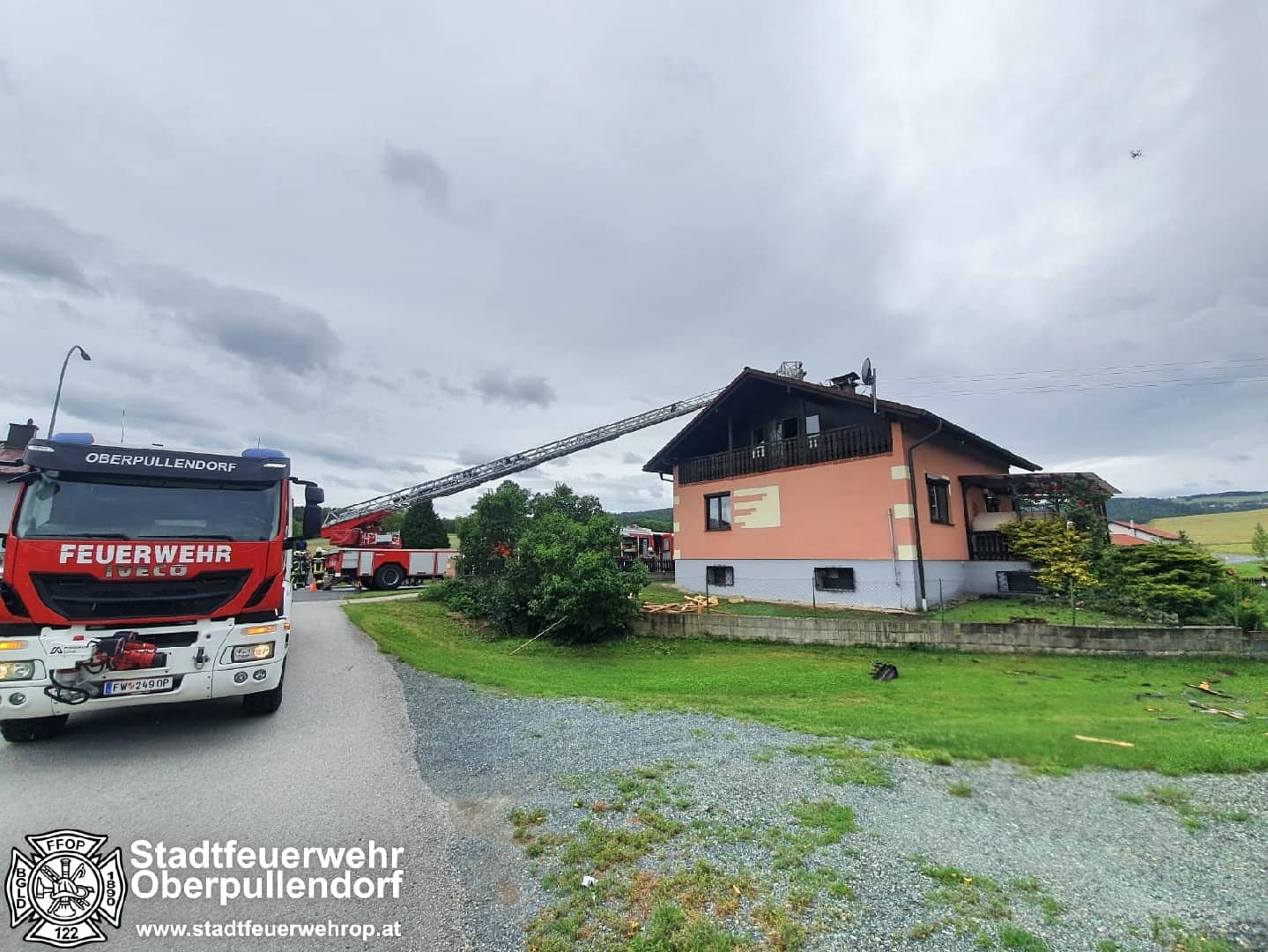 STF Oberpullendorf: Fahrzeugbergung, Kaminbrand, Brandmeldeanlage