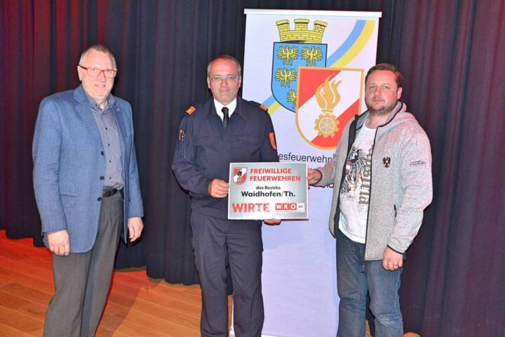 BFK Waidhofen/Thaya: Feuerwehren unterstützen Wirtegemeinschaft