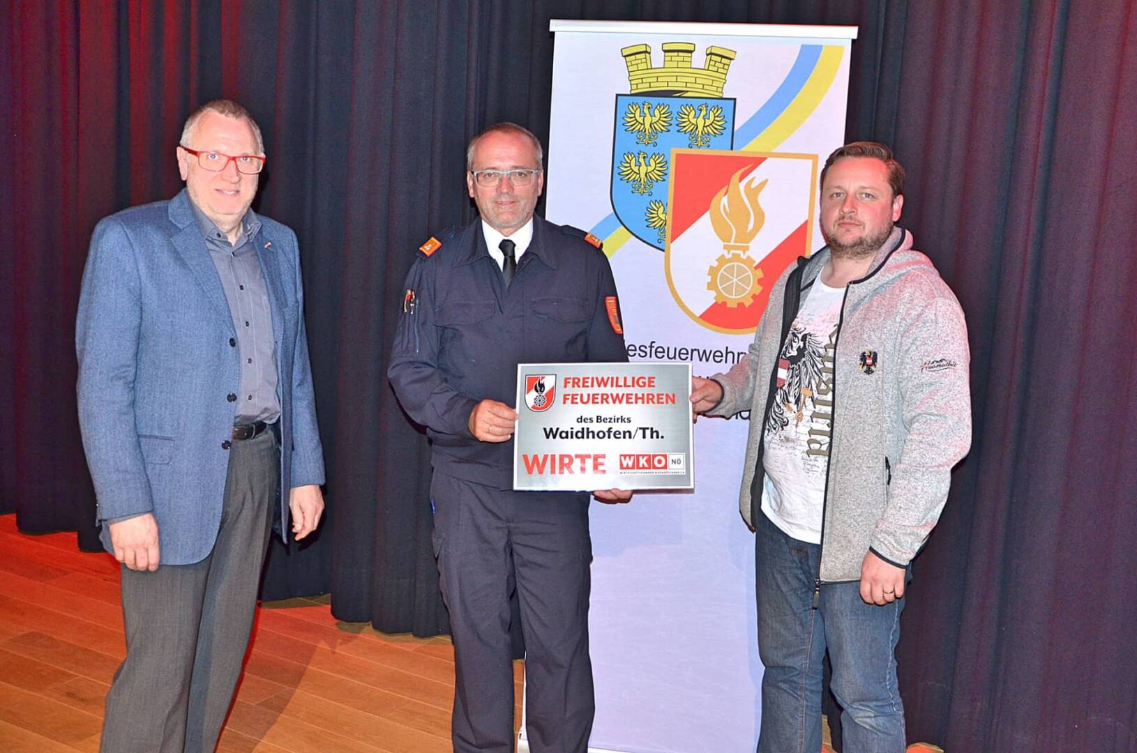 BFK Waidhofen/Thaya: Feuerwehren unterstützen Wirtegemeinschaft