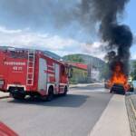 HFW Villach: PKW in Vollbrand in Villach