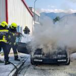 PKW in Vollbrand in Villach
