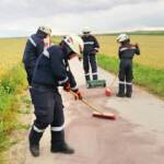 Beseitigung einer Ölspur auf der B19