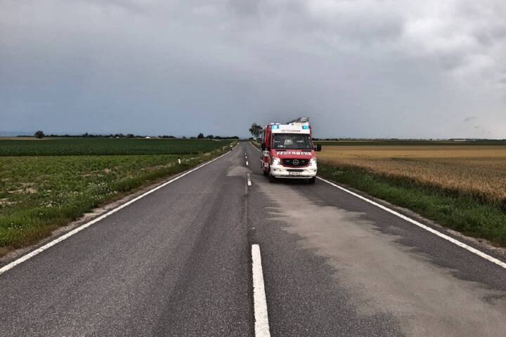 FF Pettendorf: Beseitigung einer Ölspur auf der B19