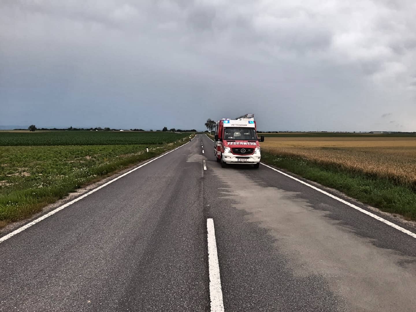 FF Pettendorf: Beseitigung einer Ölspur auf der B19