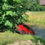 Fahrzeugbergung - Pkw im Bach