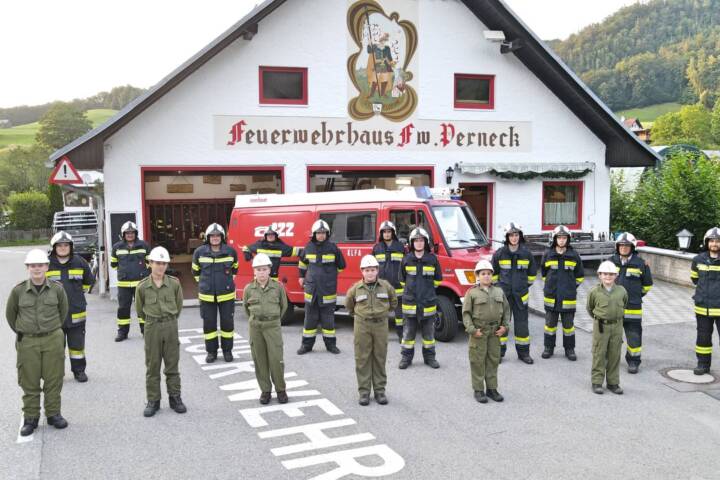 FF Bad Ischl: Neue Helme für die Feuerwache Perneck