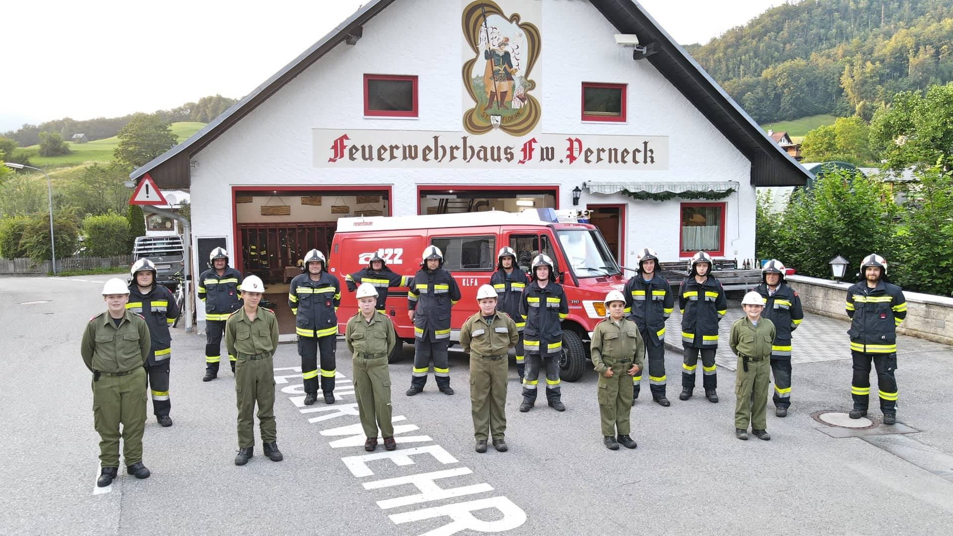 FF Bad Ischl: Neue Helme für die Feuerwache Perneck