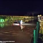 PKW-Bergung aus überschwemmter Unterführung