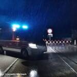 PKW-Bergung aus überschwemmter Unterführung