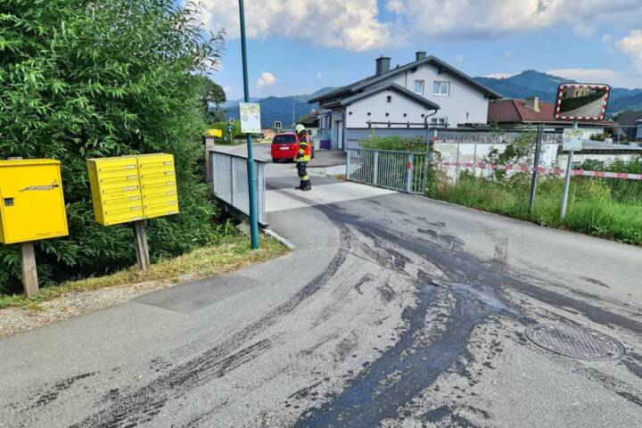 FF Stadt Spielberg: Mehrere Kilometer lange Ölspur