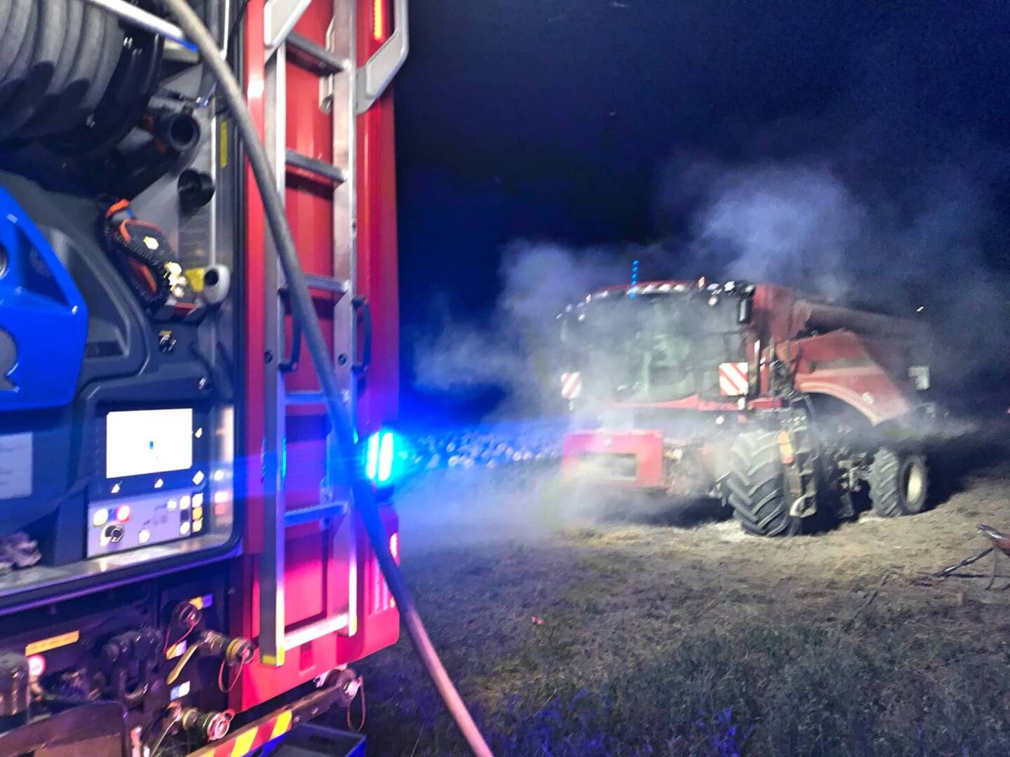FF Jois: Mähdrescher-Vollbrand in letzter Sekunde verhindert