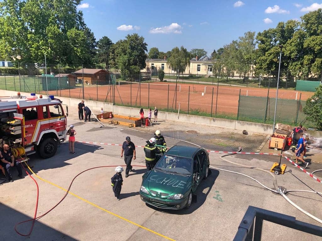 FF Brunn am Gebirge: Brunner Ferienspiel besucht Feuerwehr