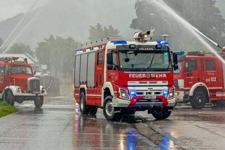 FF Volders: Neues Tanklöschfahrzeug für die Feuerwehr