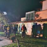 Nebengebäude in Brand