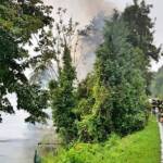 Brand einer Badehütte nach Blitzschlag