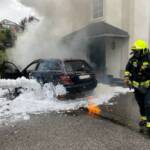 Fahrzeug in Villacher Innenstadt in Vollbrand