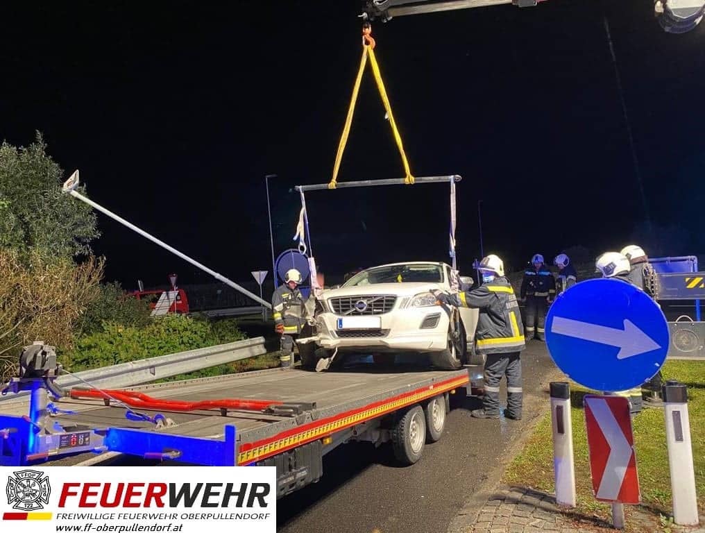 FF Oberpullendorf: Nächtliche Fahrzeugbergung auf der B61