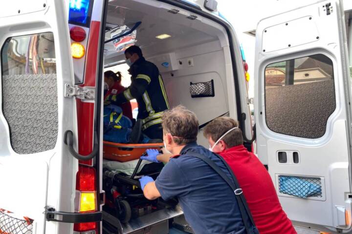 FF Klosterneuburg: Menschenrettung aus 3. Obergeschoss