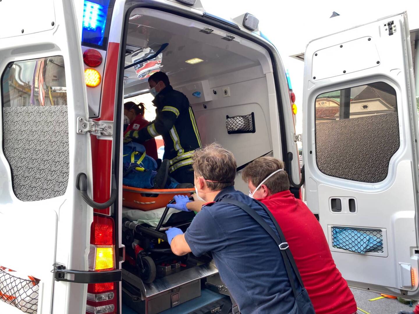 FF Klosterneuburg: Menschenrettung aus 3. Obergeschoss