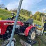 Person unter Traktor eingeklemmt