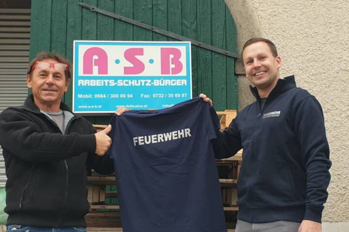 FF Pregartsdorf: Neue Einsatz-T-Shirts für die Feuerwehr