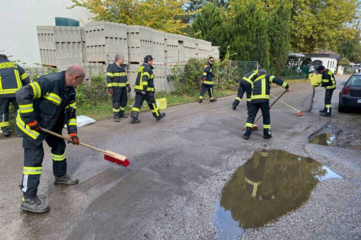 FF Ebenfurth: Defekter PKW verursachte Dieselspur