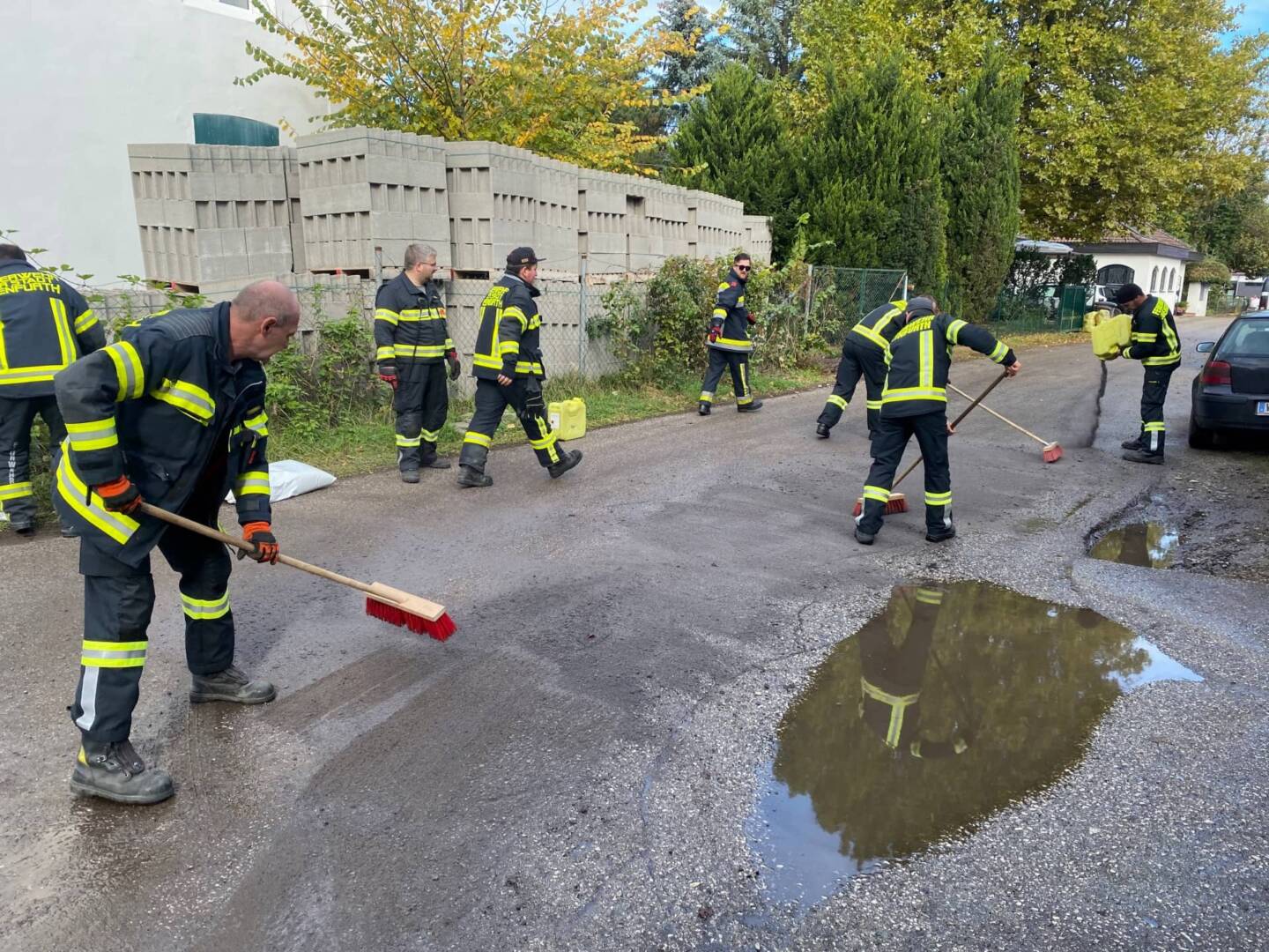 FF Ebenfurth: Defekter PKW verursachte Dieselspur