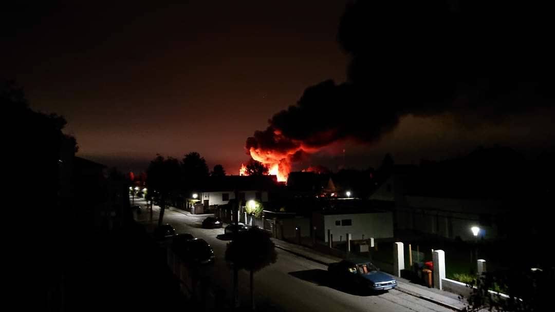 FF Himberg: Vollbrand einer Lagerhalle