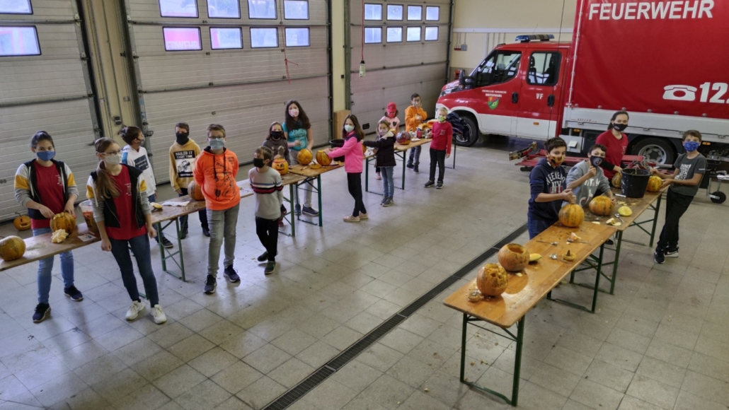 Kürbis schnitzen und Jause der Kinder- und Jugendfeuerwehr