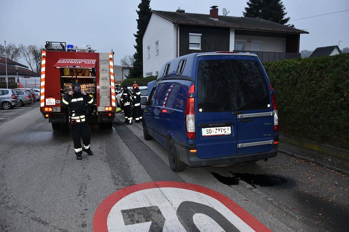 FF Andorf: Lieferwagenbrand bei Volksschule