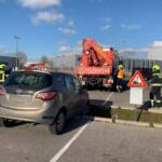 FF Himberg: Fahrzeugbergung am Supermarktparkplatz