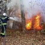 FF Brunn am Gebirge:  Mehrere Strohballen in Vollbrand