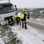 FF Statzendorf: Wintereinbruch sorgt für LKW Bergungen