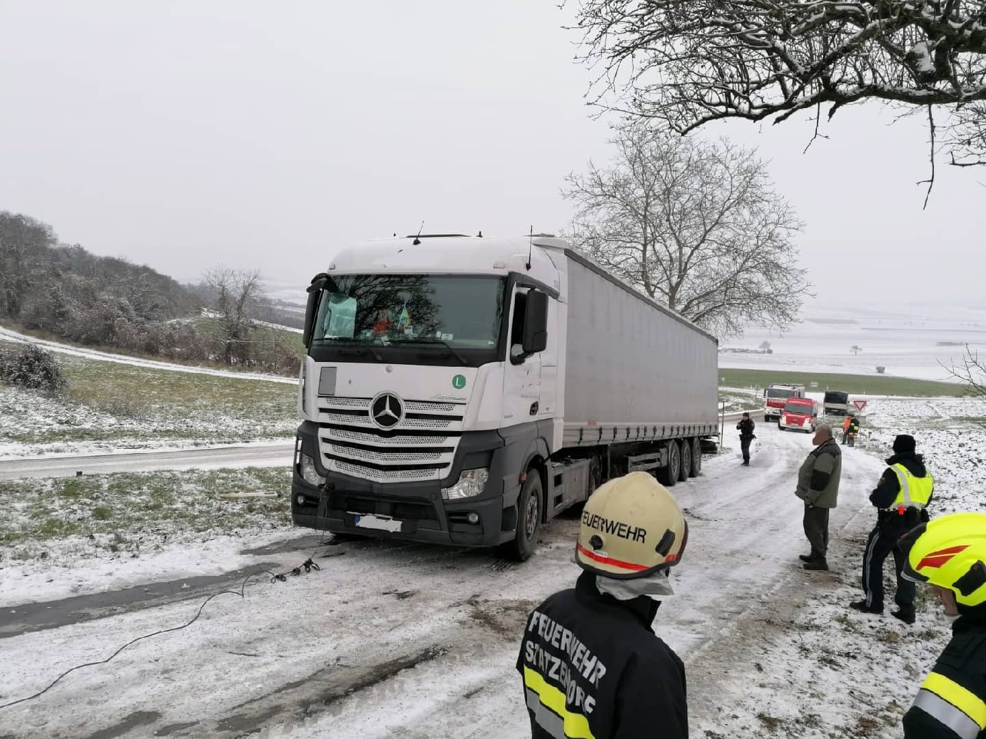 FF Statzendorf: LKW Bergung in Kleinrust
