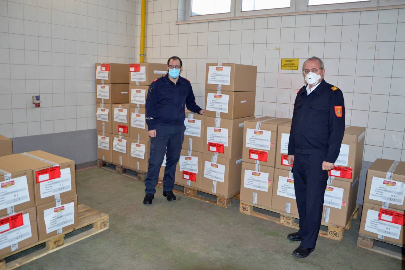 BFK Waidhofen/Thaya: Feuerwehren unterstützen bei COVID-19 Massentests