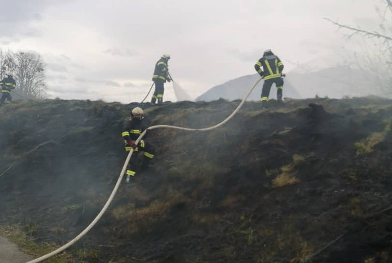 FF Bad Ischl: Flurbrand neben Seniorenheim rasch gelöscht