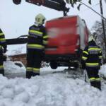 Schneefall fordert Feuerwehren
