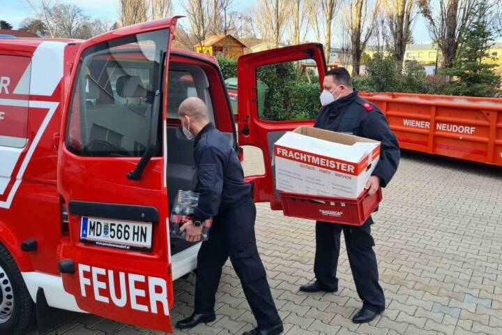 FF Wiener Neudorf: Feuerwehr unterstützt Massentest