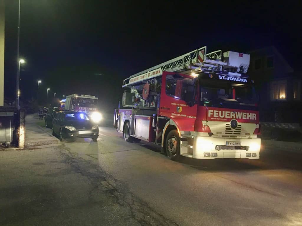 Ternitz: Vermutlicher Wohnungsbrand durch Lavalampe