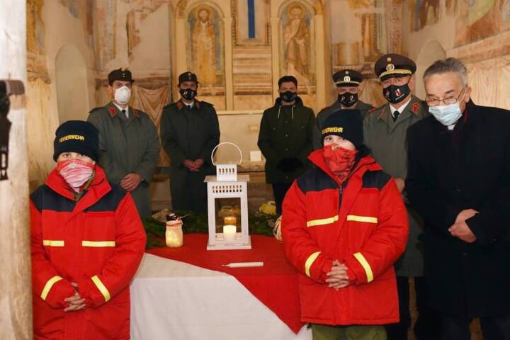 BFV Liezen: Friedenslichtübergabe an die Feuerwehrjugend