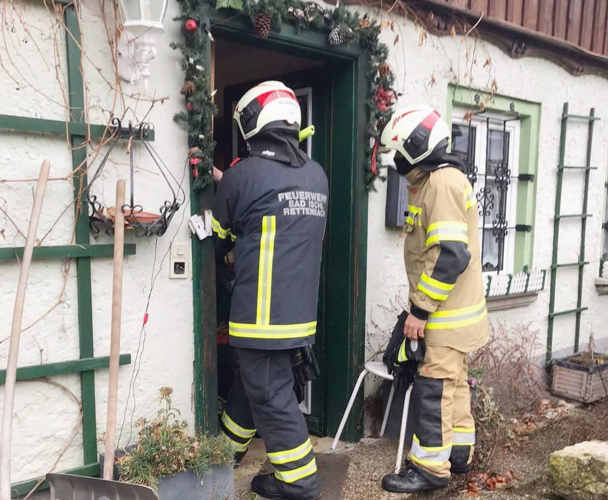 FF Bad Ischl: Person verunfallt – Türöffnung in Rettenbach