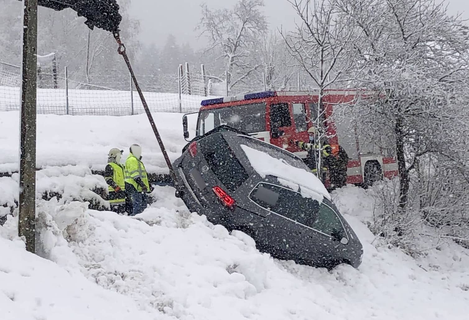 AFK Millstatt-Radenthein: Fahrzeug von Fahrbahn abgekommen