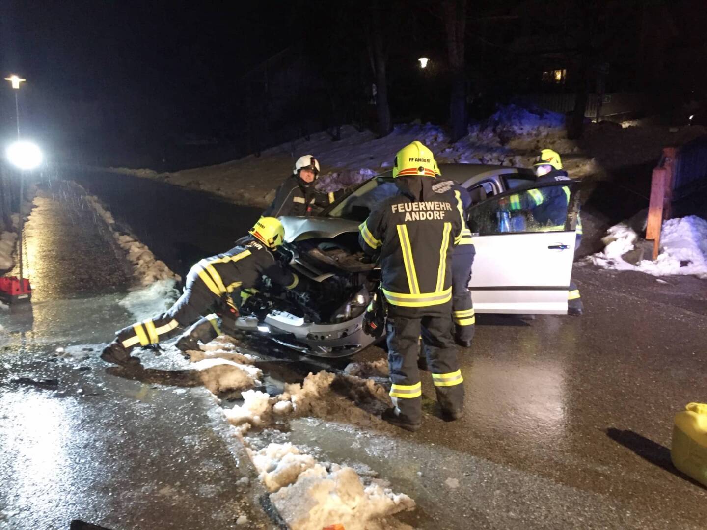 FF Andorf: Verkehrsunfall mit fahrerlosem Auto