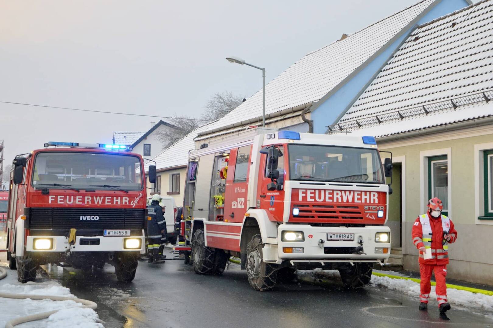 BFK Waidhofen/Thaya: Dachstuhlbrand in Gastern