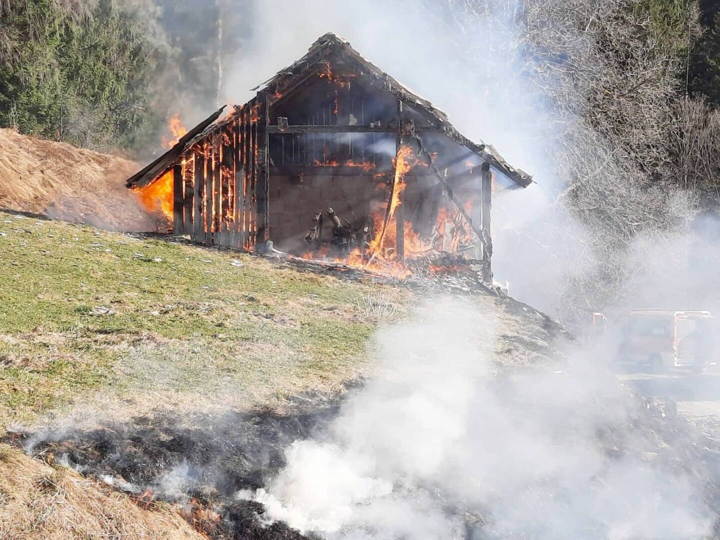 BFV Weiz: Nebengebäude in Birkfeld in Vollbrand